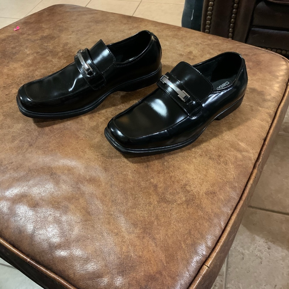 Claiborne men’s sz 8M NWOT leather black shoes. B3